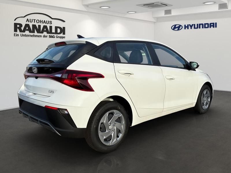 Neu Hyundai i20 Select 79 PS (58 kW) 2025 Gruen Limousine