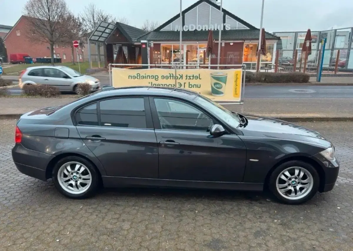 Usata BMW 320 150 CV (110 kW) 2007 Andere farben Berlina