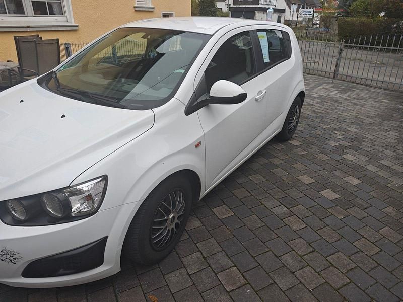 Weiß Gebraucht 2013 Chevrolet Aveo LTZ Kleinwagen | 3.399 € (Fairer Preis) - Bild 1/4