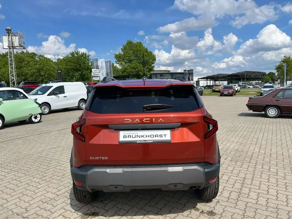 Neu Dacia Duster Extreme 122 PS (89 kW) 2026 Braun SUV