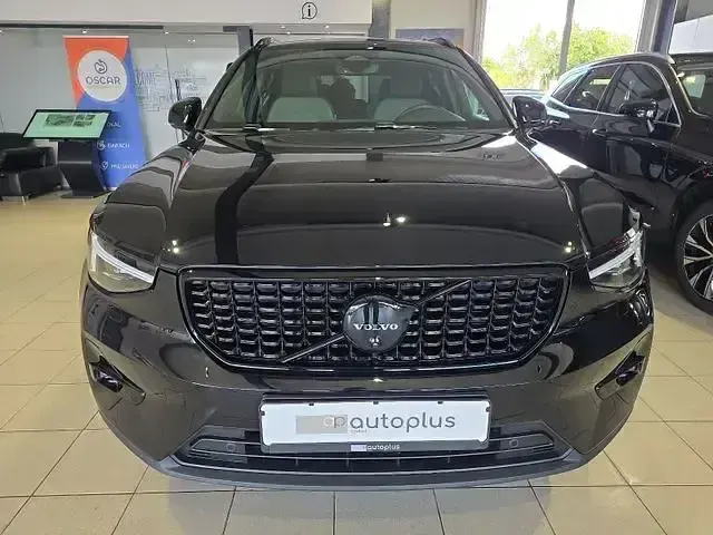 Gebraucht Volvo XC40 Plus 163 PS (119 kW) 2025 Onyx black SUV