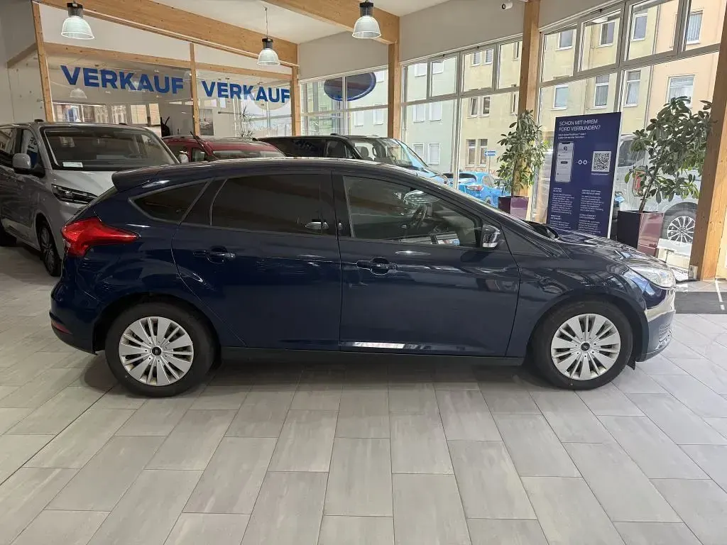 Gebraucht Ford Focus Trend 125 PS (91 kW) 2018 Blau Limousine