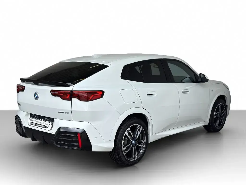 Gebraucht BMW iX2 M Sport 225 kW (306 PS) 2025 Weiß SUV