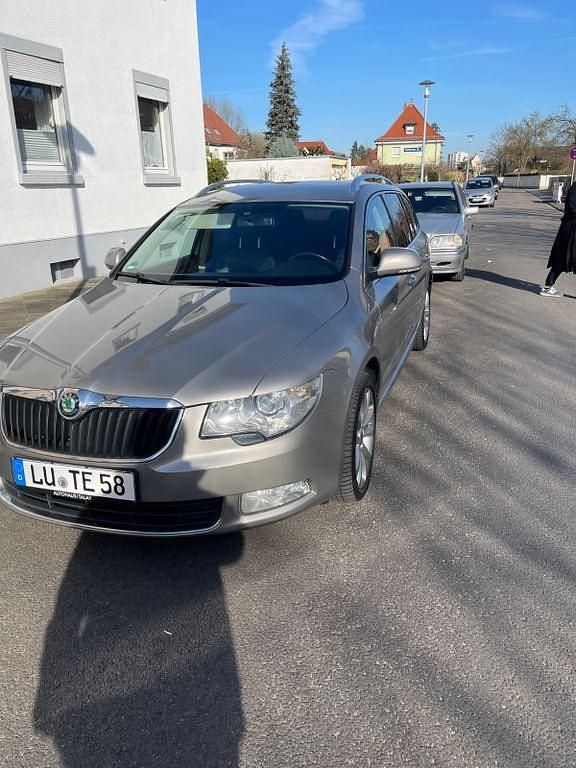 Gebraucht 2010 Skoda Superb Ambition Kombi | 6.300 € (Guter Preis) - Bild 1/4