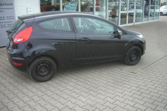 Gebraucht Ford Fiesta Champions Edition 82 PS (60 kW) 2012 Schwarz metallic Kleinwagen