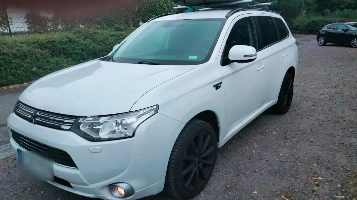 Gebraucht Mitsubishi Outlander P-HEV 201 PS (147 kW) 2014 Weiß SUV