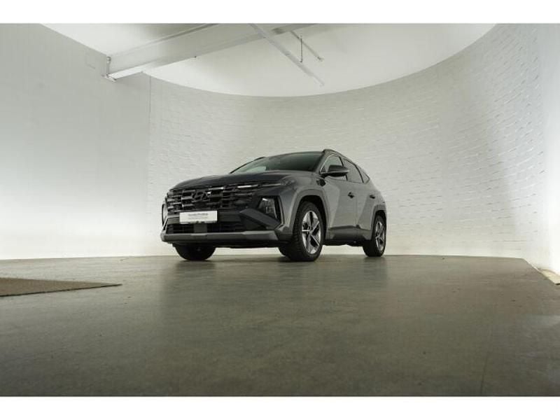 Grau Gebraucht 2024 Hyundai Tucson Trend SUV | 32.624 € (Superpreis) - Bild 1/3