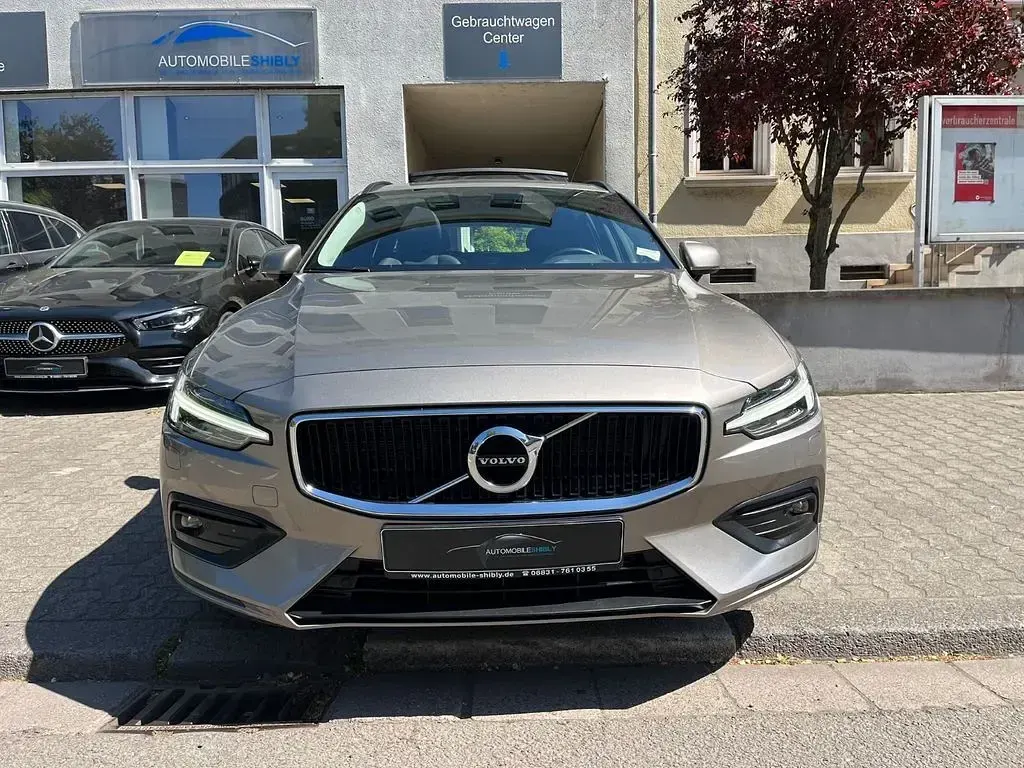 Używany Volvo V60 250 KM (183 kW) 2019 Szary Kombi