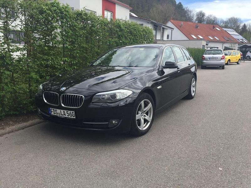 Gebraucht BMW 530 Sport Line 258 PS (189 kW) 2012 Schwarz Kombi