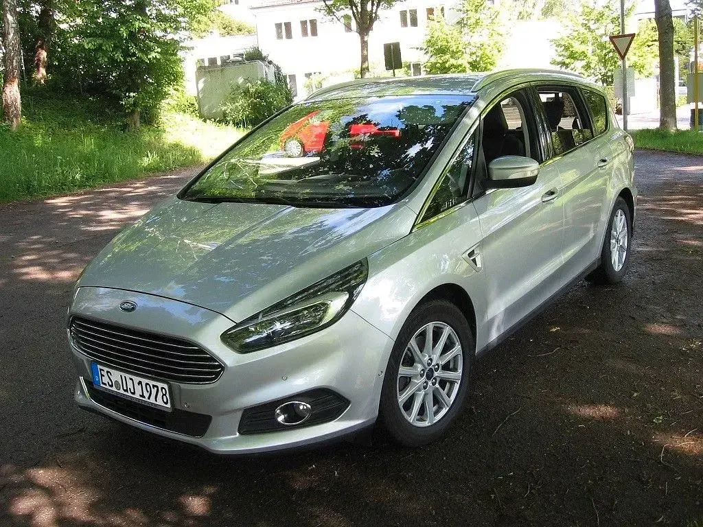 Gebraucht Ford S-MAX Titanium 179 PS (131 kW) 2017 Silber Van / Kleinbus