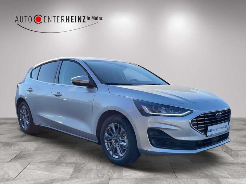 Gebraucht Ford Focus Titanium X 125 PS (91 kW) 2023 Moondust silber Limousine