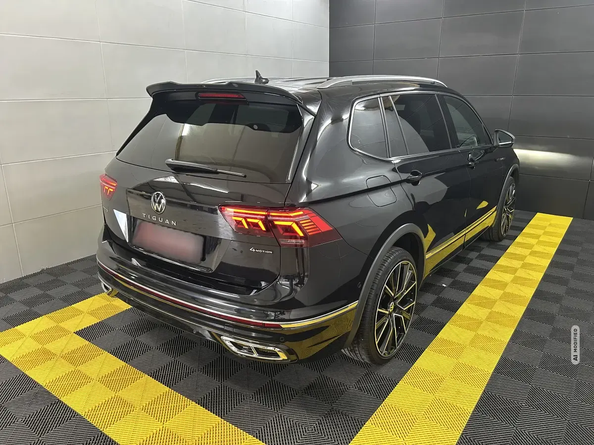 Gebraucht VW Tiguan Allspace R-line 245 PS (180 kW) 2022 Metallic SUV