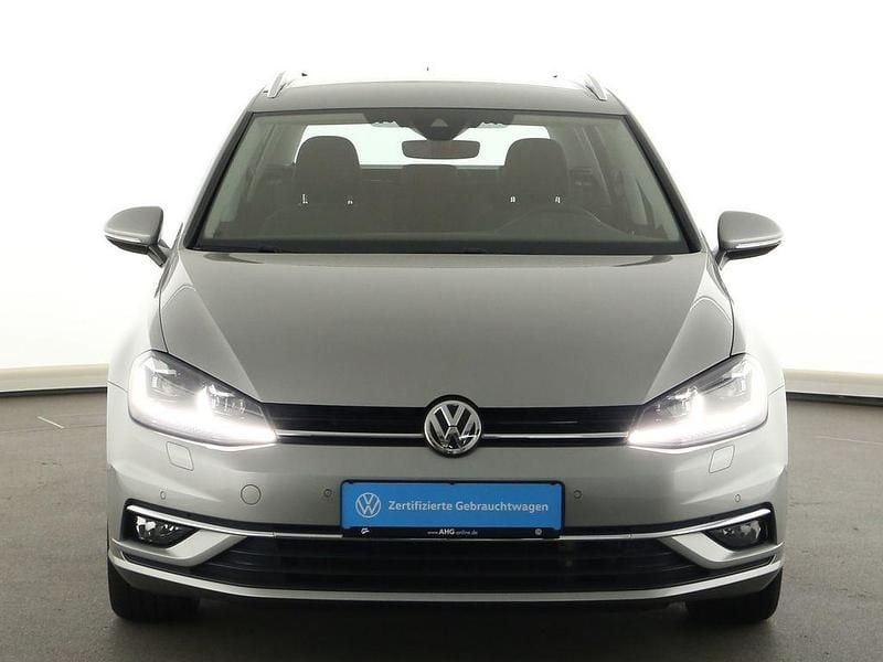 Gebraucht VW Golf VII Highline 150 PS (110 kW) 2020 Tungsten silver metallic Kombi