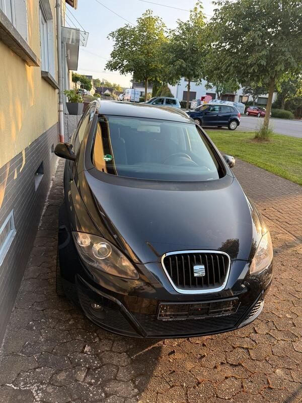 Schwarz Gebraucht 2013 Seat Altea XL Van / Kleinbus | 5.990 € (Fairer Preis) - Bild 1/4