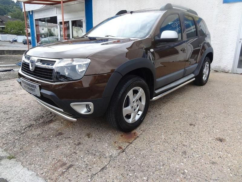 Braun Gebraucht 2011 Dacia Duster Lauréate SUV | 9.500 € - Bild 1/4