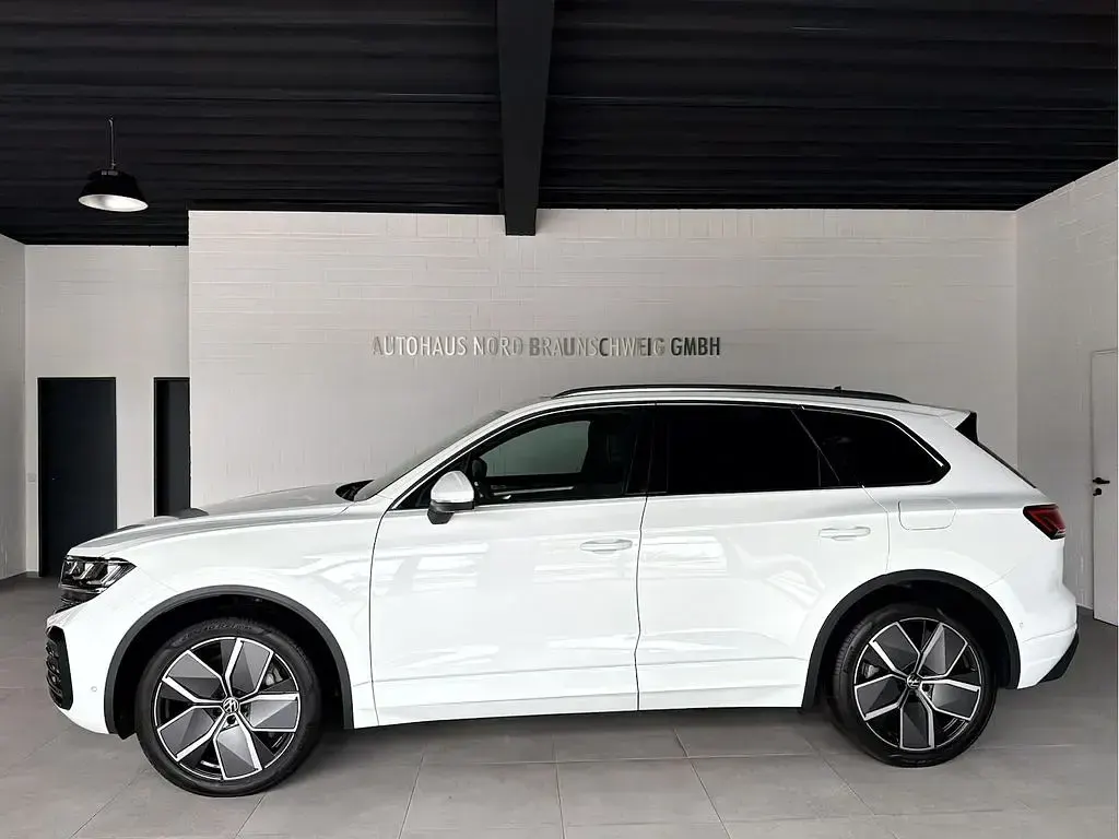 Gebraucht VW Touareg 340 PS (250 kW) 2024 Pure white SUV
