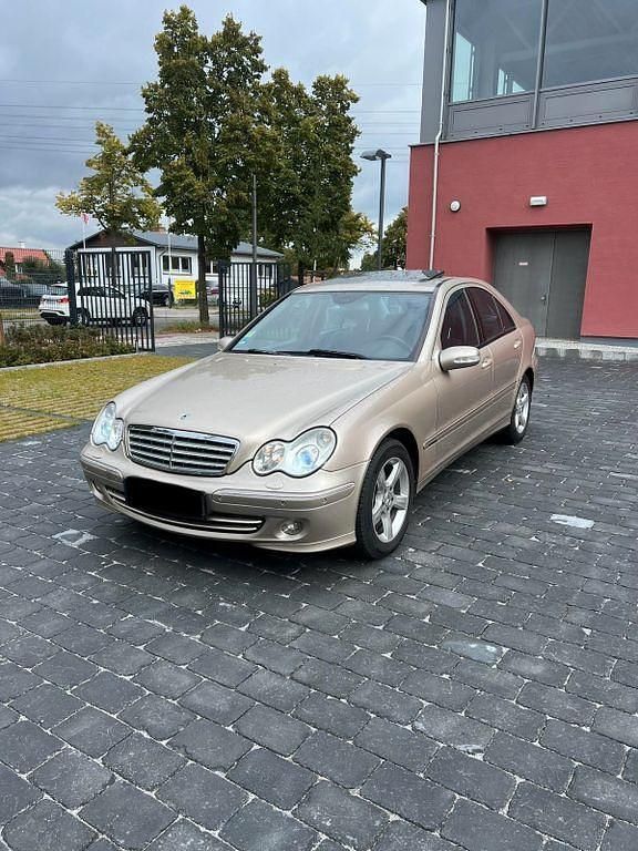 Gold Gebraucht 2003 Mercedes C240 Avantgarde Limousine | 4.750 € (Fairer Preis) - Bild 1/4