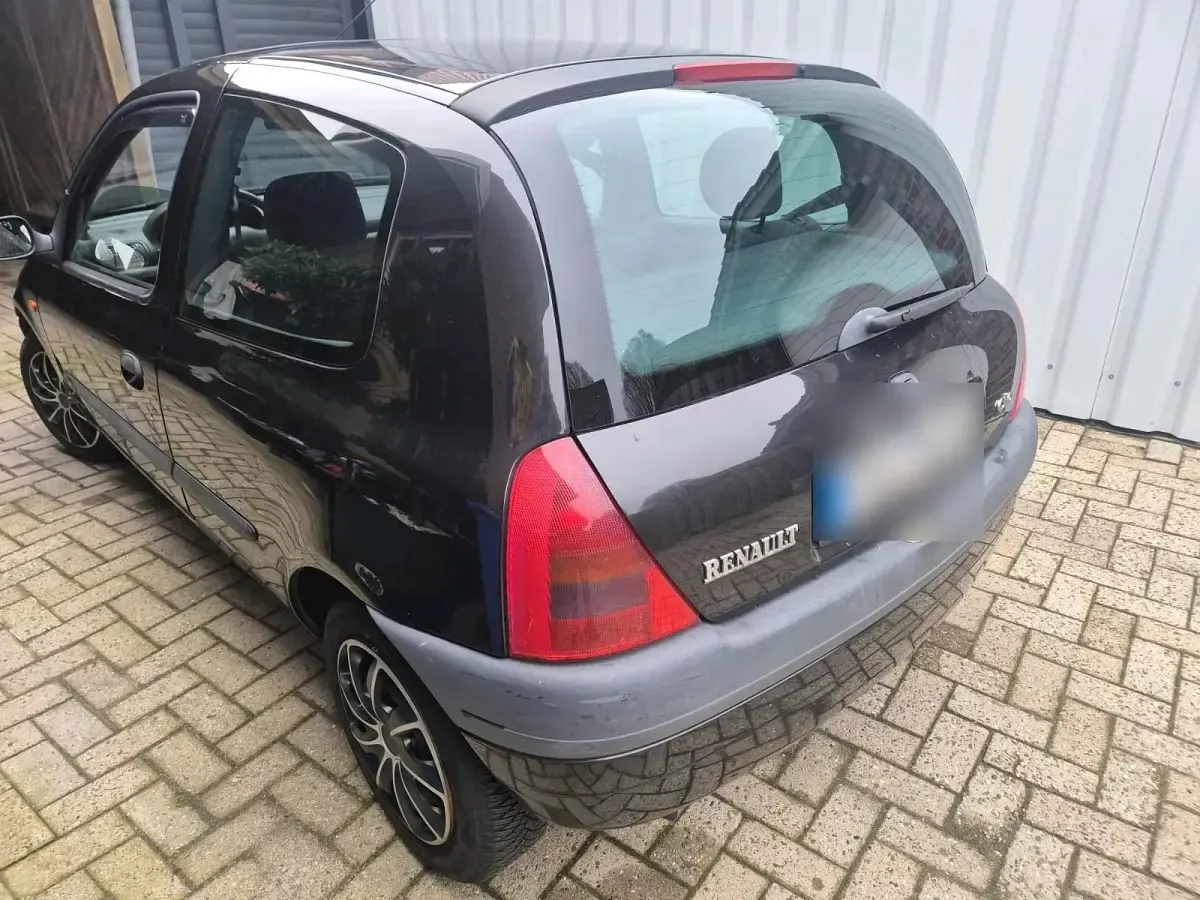 Second-hand Renault Clio 58 CP (42 kW) 1999 Negru Coupe