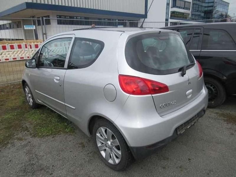 Gebraucht Mitsubishi Colt Invite 95 PS (69 kW) 2006 Haagsilber (m) Kleinwagen