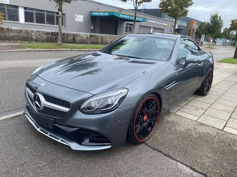 Grau Gebraucht 2016 Mercedes SLC250 Edition Cabrio | 32.900 € - Bild 1/4