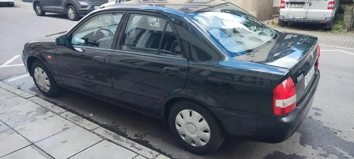 Gebraucht Mazda 323 95 PS (69 kW) 2001 Blau Limousine