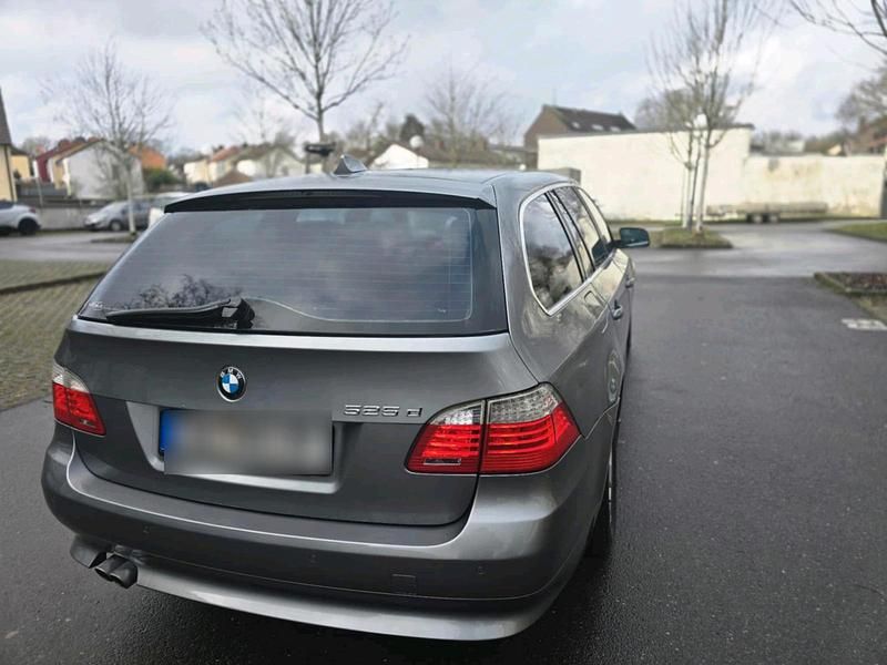 Gebraucht BMW 525 218 PS (160 kW) 2007 Grau Kombi