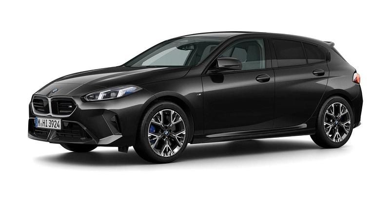 Schwarz Gebraucht 2025 BMW M135 Shadowline Kleinwagen | 46.260 € (Superpreis) - Bild 1/4