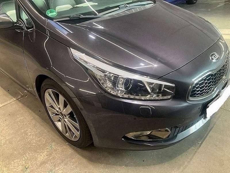 Grau Gebraucht 2012 Kia Ceed Sportswagon Spirit Kombi | 5.499 € (Superpreis) - Bild 1/4