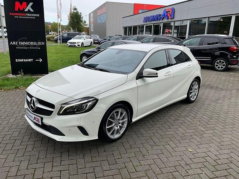 Weiß Gebraucht 2016 Mercedes A180 Limousine | 14.900 € (Fairer Preis) - Bild 1/4