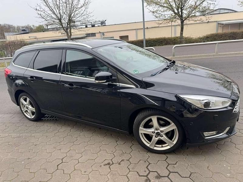 Gebraucht Ford Focus Titanium 120 PS (88 kW) 2015 Schwarz Kombi