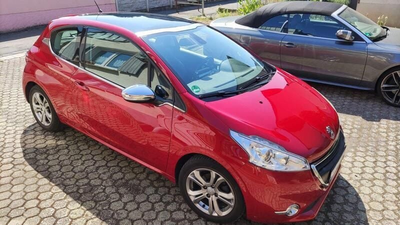 Rot Gebraucht 2015 Peugeot 208 Allure Kleinwagen | 5.200 € (Superpreis) - Bild 1/4