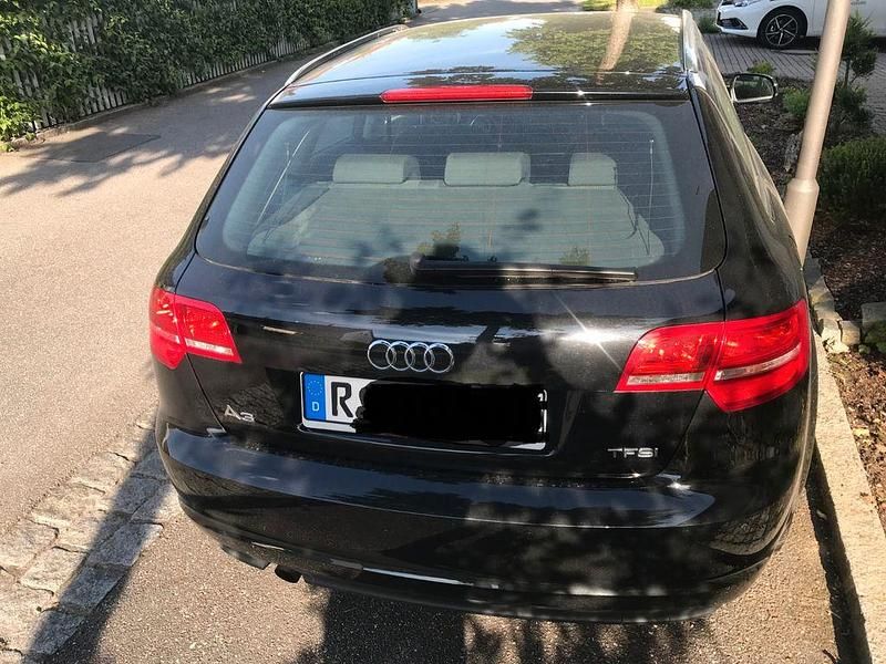 Gebraucht Audi A3 105 PS (77 kW) 2012 Schwarz Kleinwagen