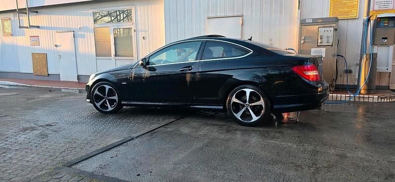 Gebraucht Mercedes 250 204 PS (150 kW) 2011 Schwarz Coupé