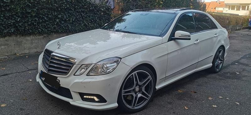 Gebraucht Mercedes E500 AMG 388 PS (285 kW) 2011 Weiß Limousine