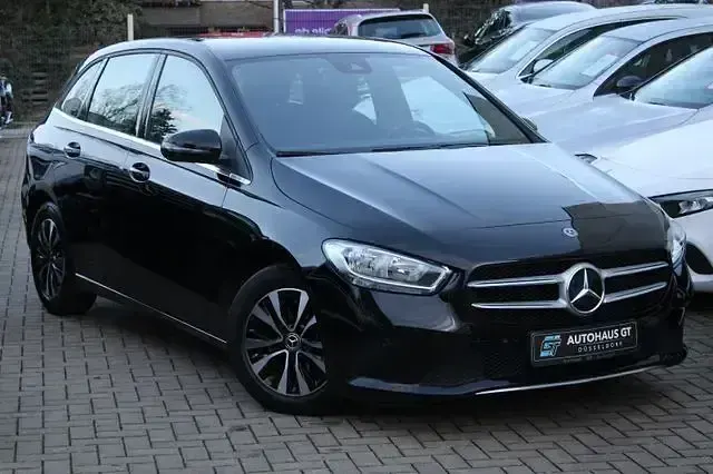 Gebraucht Mercedes B180 Style 116 PS (85 kW) 2022 Nachtschwarz Kleinwagen