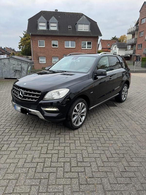 Gebraucht Mercedes ML350 258 PS (189 kW) 2012 Schwarz SUV