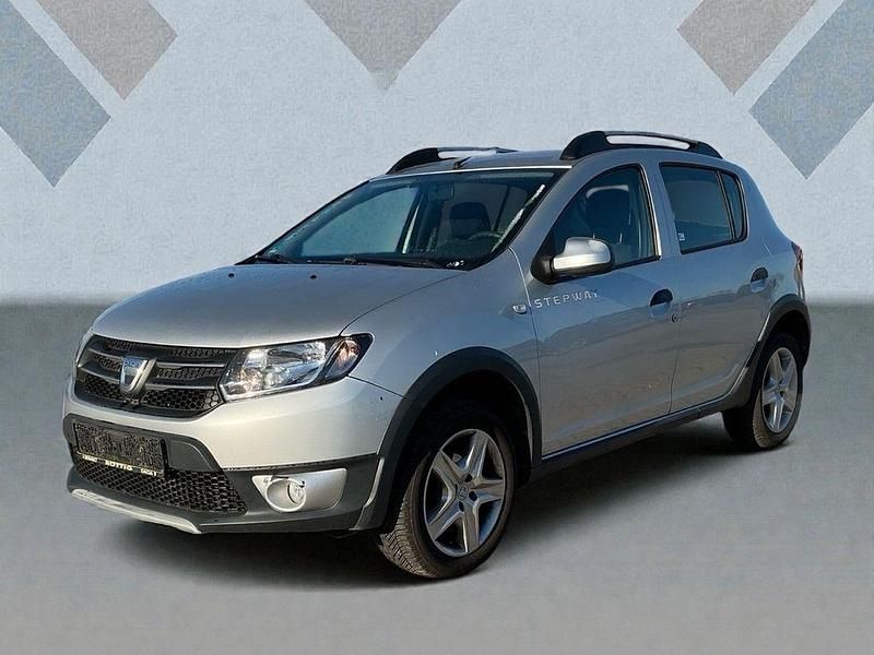 Silber Gebraucht 2013 Dacia Sandero Prestige Limousine | 5.999 € (Fairer Preis) - Bild 1/2
