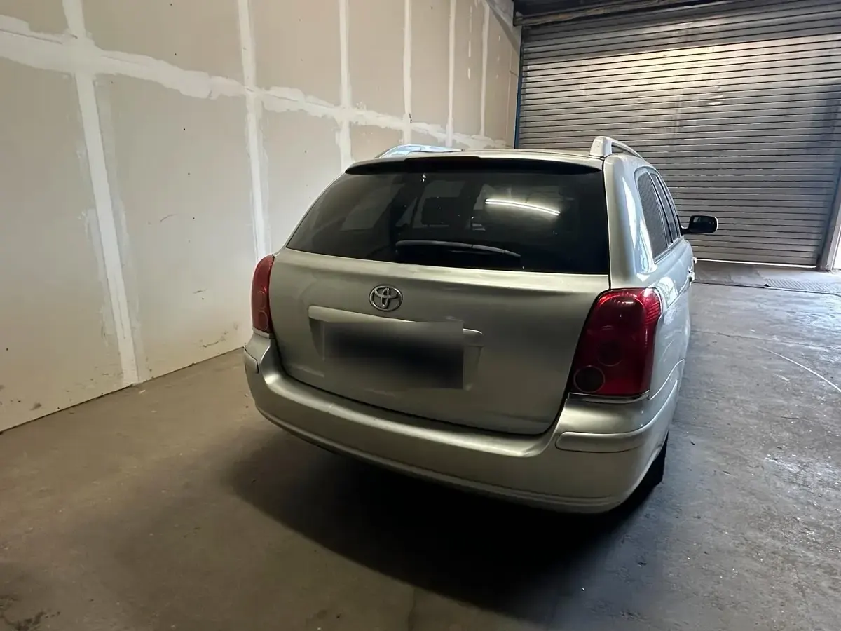 Gebraucht Toyota Avensis 177 PS (130 kW) 2006 Gold Kombi
