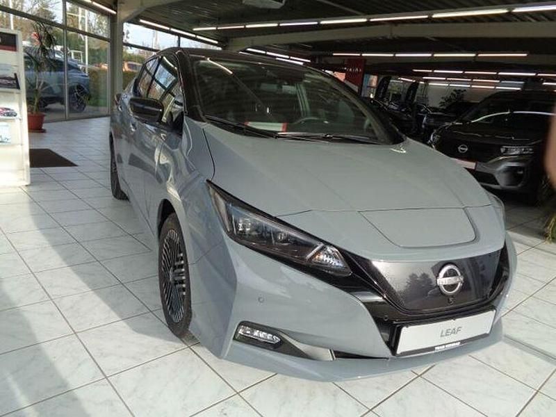 Gebraucht Nissan Leaf 360º 110 kW (150 PS) 2024 Grau Kleinwagen