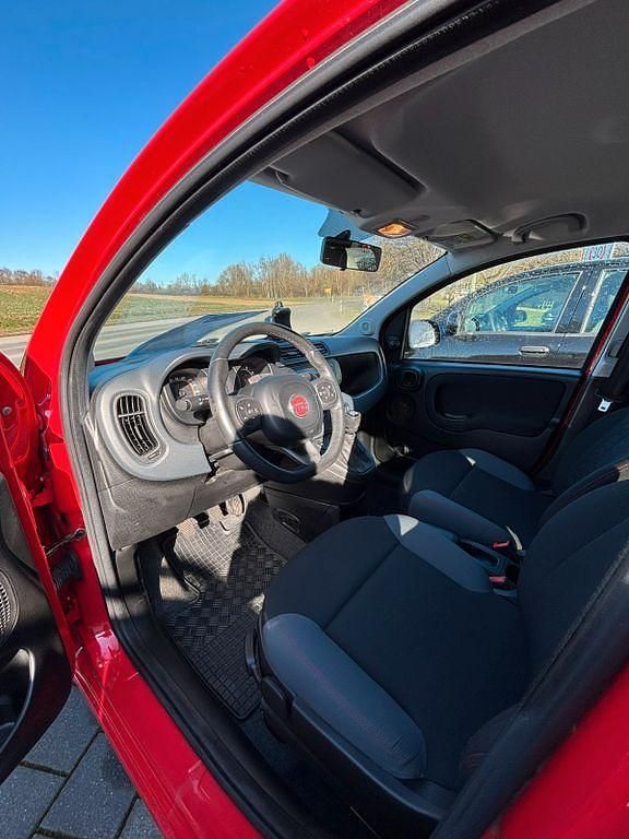 Gebraucht Fiat Panda Easy 69 PS (50 kW) 2017 Amore rot Kleinwagen