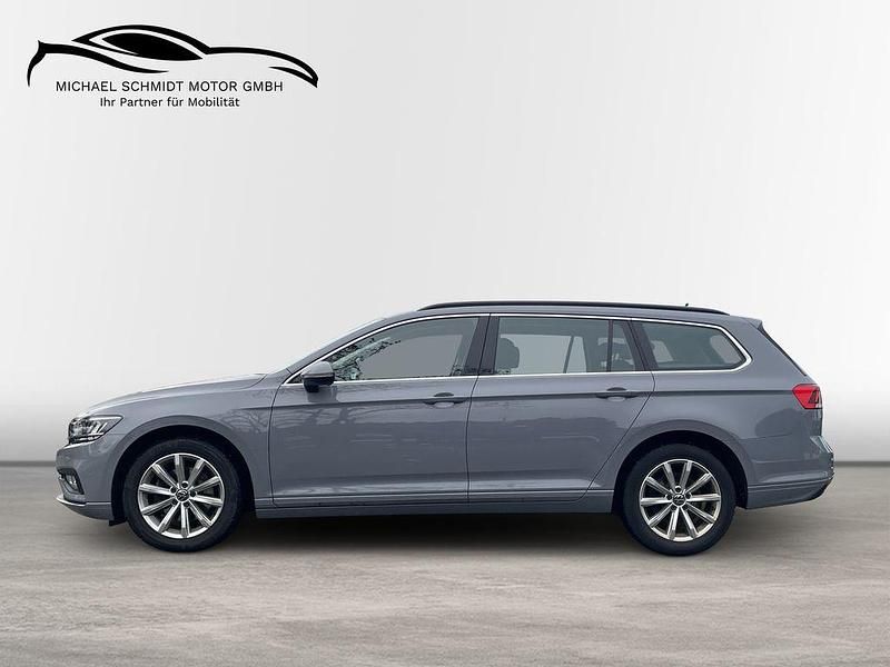 Gebraucht VW Passat Business 122 PS (89 kW) 2023 Grau Limousine