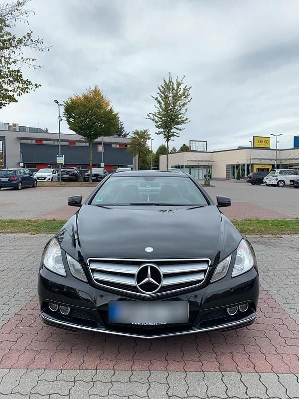 Gebraucht Mercedes E200 184 PS (135 kW) 2010 Schwarz Coupé