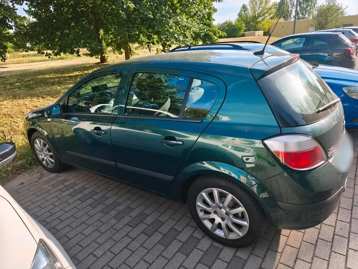 Gebraucht Opel Astra 105 PS (77 kW) 2004 Grün Kleinwagen