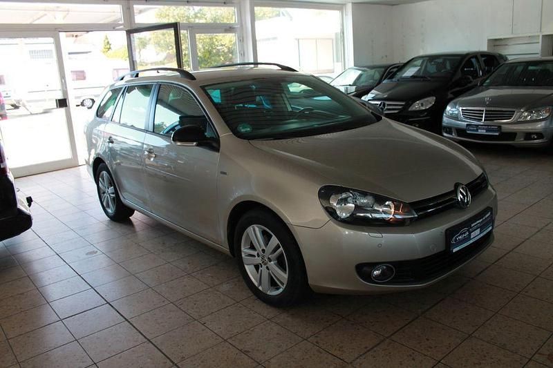 Gebraucht VW Golf VI Match 122 PS (89 kW) 2012 Silber Kleinwagen