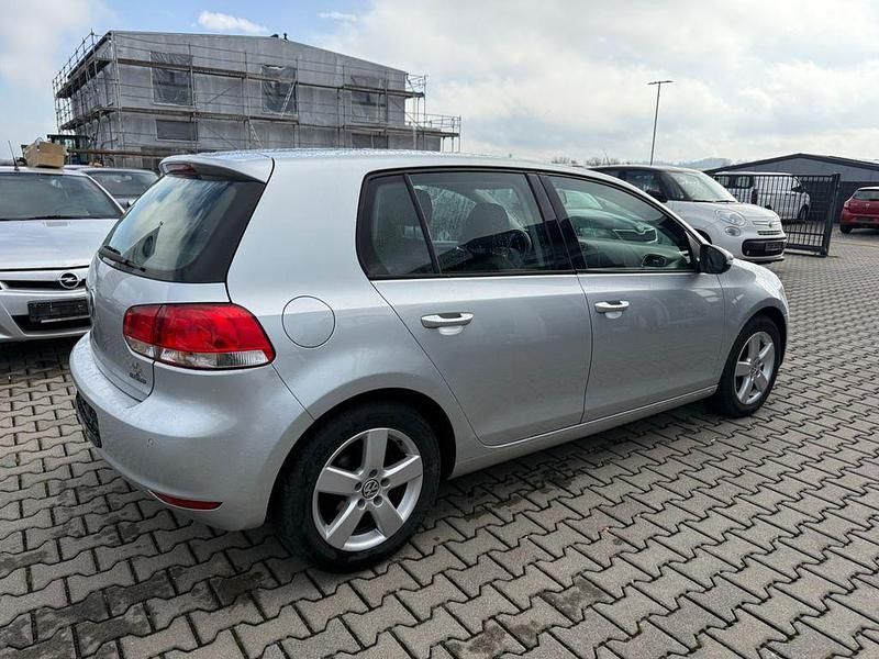 Gebraucht VW Golf VII 105 PS (77 kW) 2012 Silber Limousine