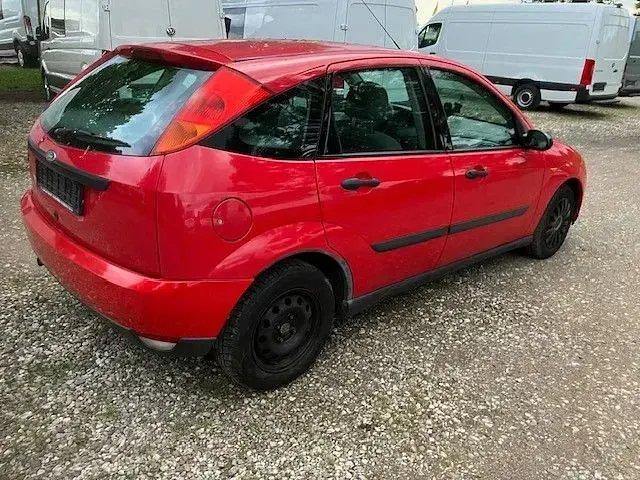 Gebraucht Ford Focus Trend 75 PS (55 kW) 1999 Rot Limousine