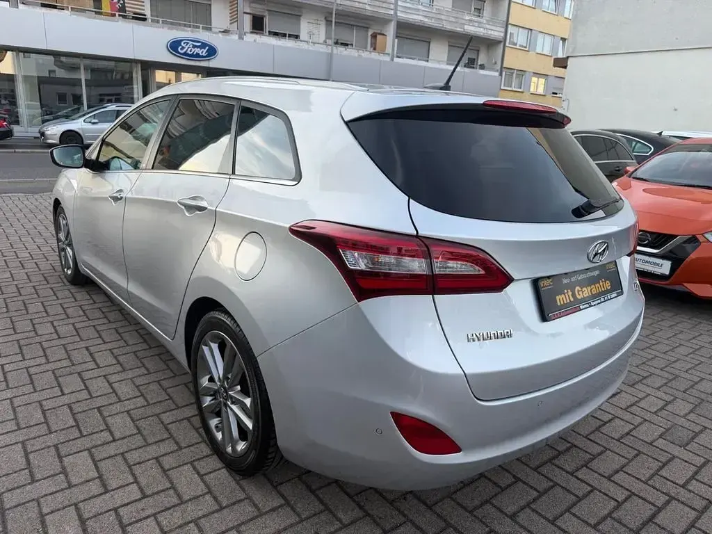 Gebraucht Hyundai i30 Passion 110 PS (80 kW) 2017 Silber Kombi