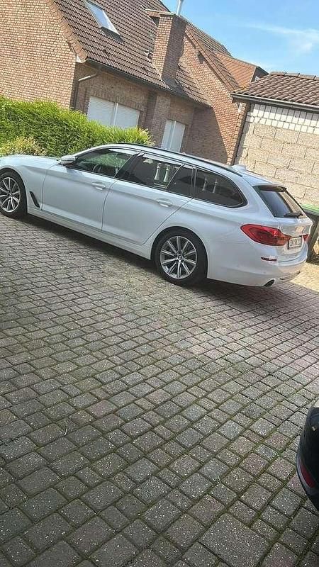 Weiß Gebraucht 2019 BMW 520 Sport Line Kombi | 26.000 € (Fairer Preis) - Bild 1/4