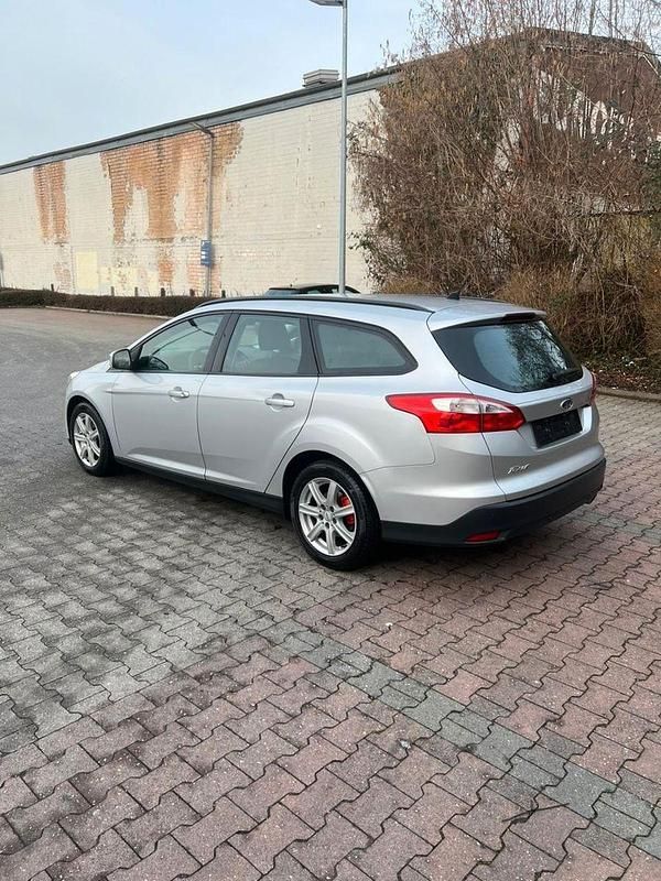 Gebraucht Ford Focus Trend 116 PS (85 kW) 2011 Silber Kombi