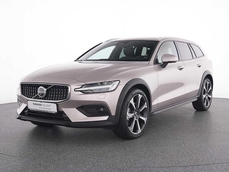 Gebraucht Volvo V60 CC Ultimate 197 PS (144 kW) 2024 Gold Kombi